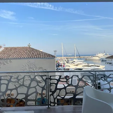 Casa Clock House Banus *