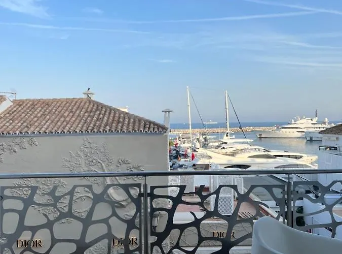 Casa Clock House Banus *